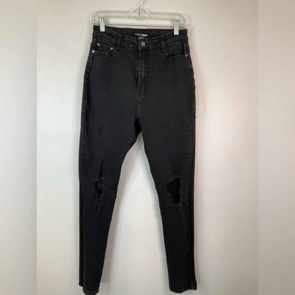 Fashion Nova Women/Junior Black Hole in both Knees Skinny Denim Jeans, sz 13/14